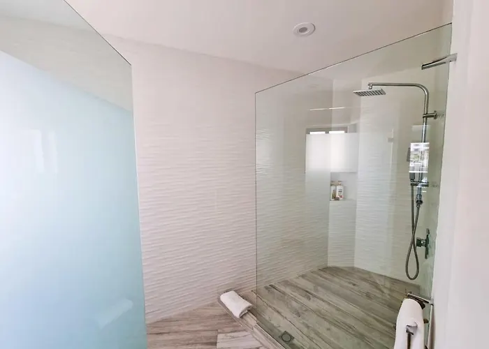 Unit 216-casa Ricardo-ocean View Renovated Holiday home *