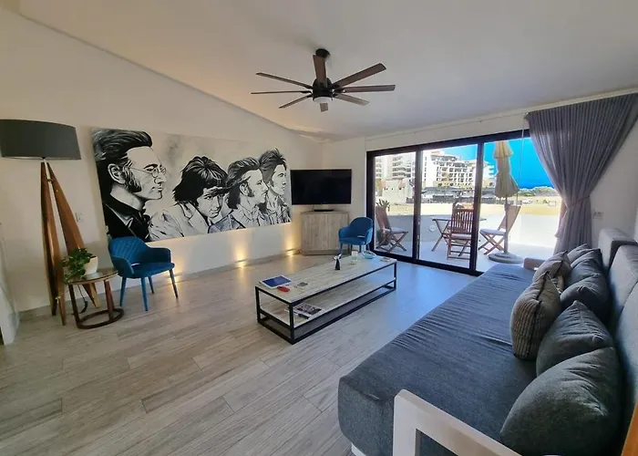 Unit 216-casa Ricardo-ocean View Renovated Holiday home *